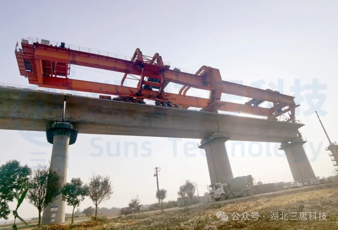 陜西1000噸單導(dǎo)梁架橋機(jī)安全監(jiān)控系統(tǒng)新增功能行業(yè)首創(chuàng)，設(shè)備安全大升